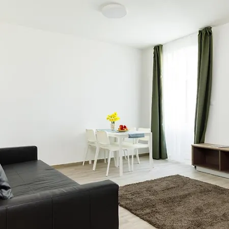 Park Apartment *